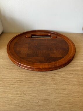 Nissen Denmark Round Wooden Board in Warm Brown